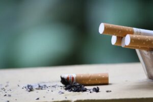 does smoking cause ovarian cancer​